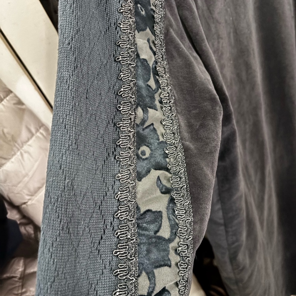 Vintage Gothic Newport News Embroidered Black & Deep Blue Velvet Coat | Size M - Picture 3 of 10